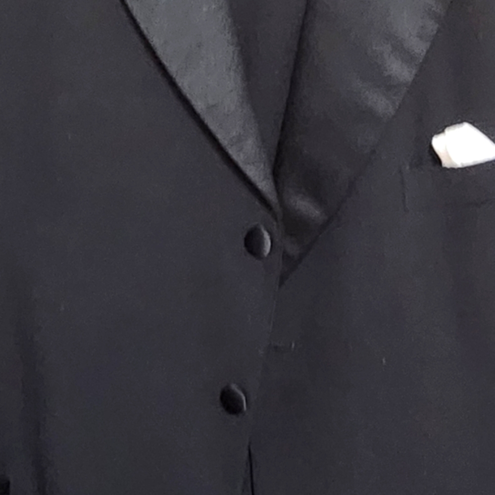 BLACK tuxedo, USED silk suspenders , cream colored pocket silk. Dry cleaned 46l